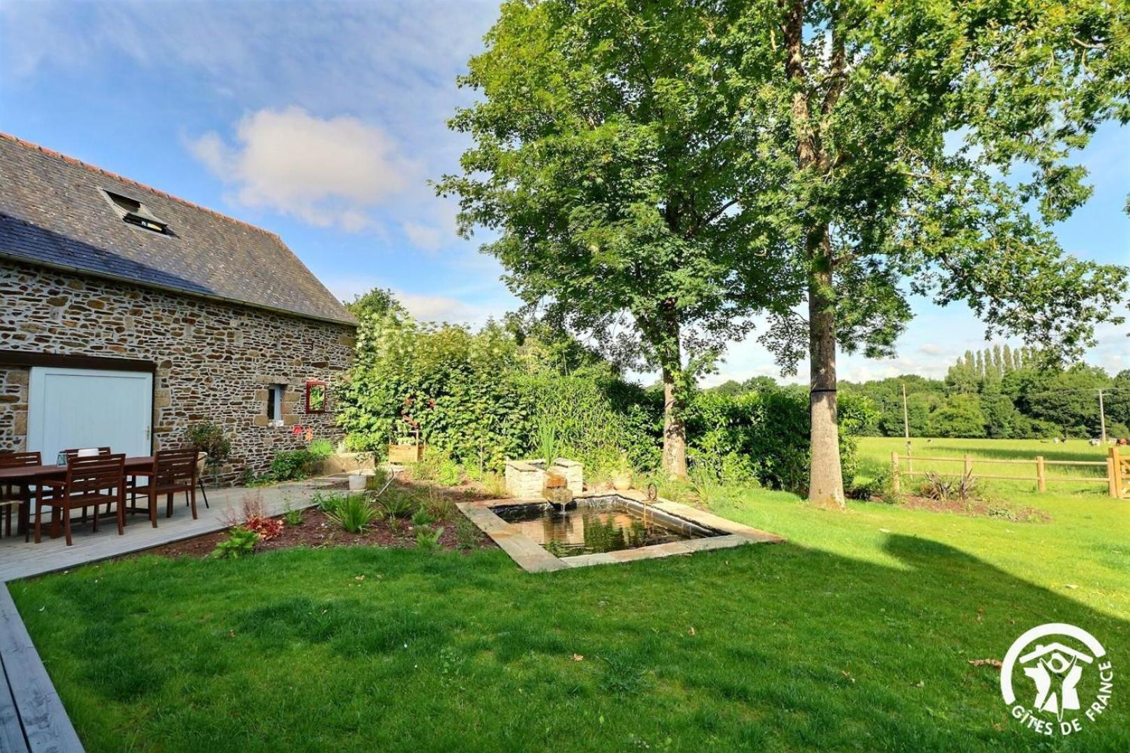 Le Jardin De Quercus Bed & Breakfast Bazouges-la-Perouse Exterior photo