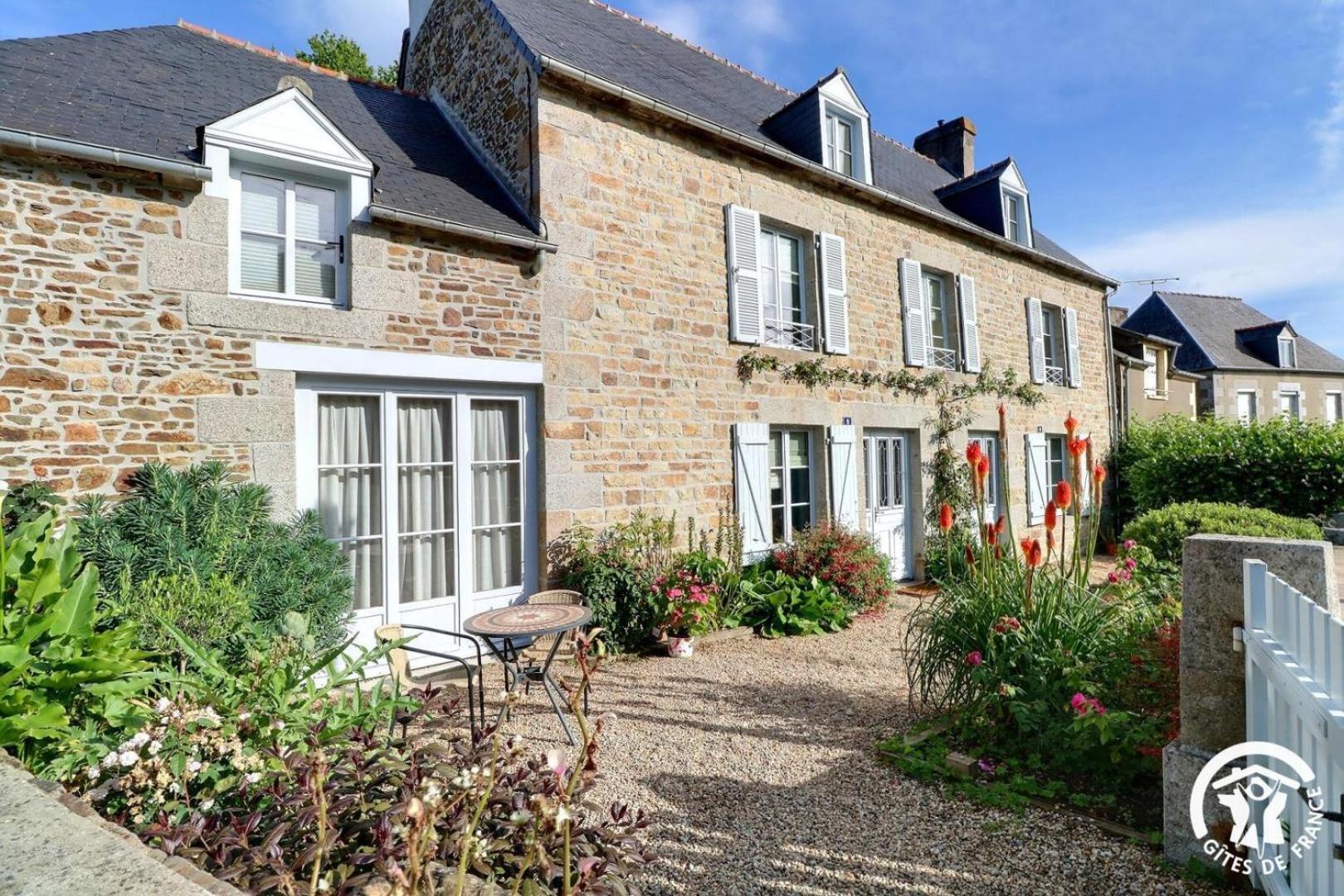 Le Jardin De Quercus Bed & Breakfast Bazouges-la-Perouse Exterior photo