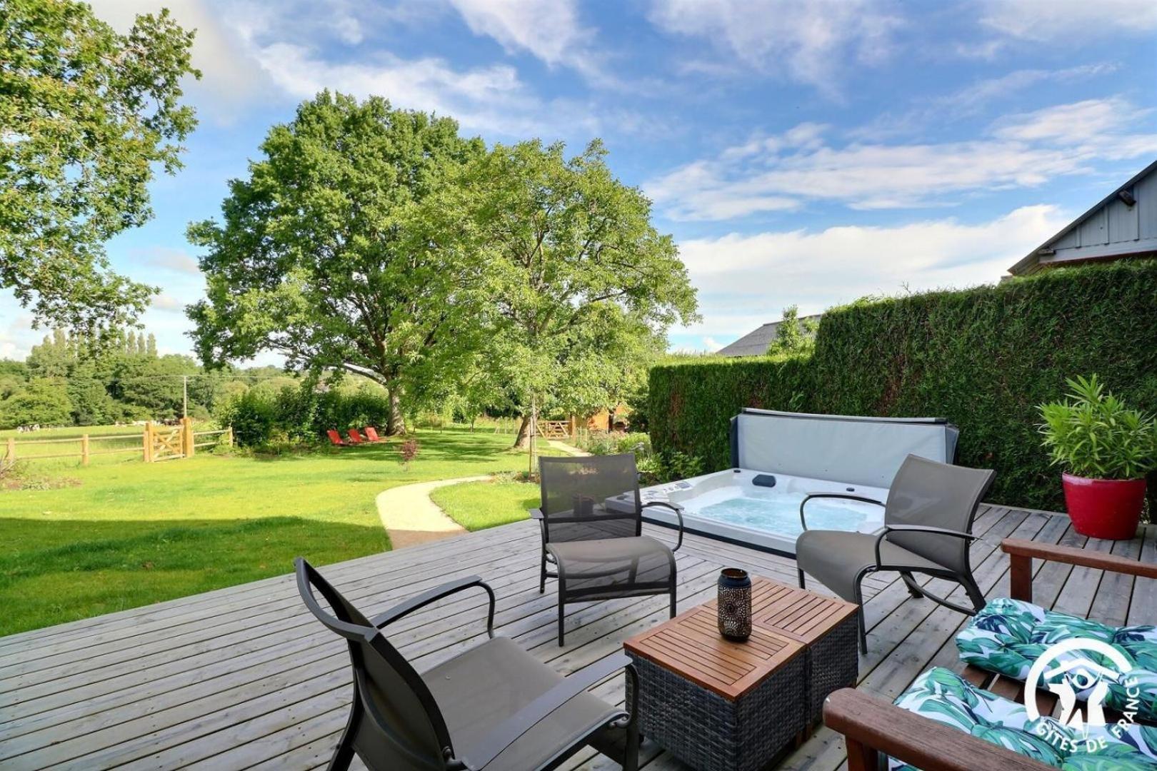 Le Jardin De Quercus Bed & Breakfast Bazouges-la-Perouse Exterior photo