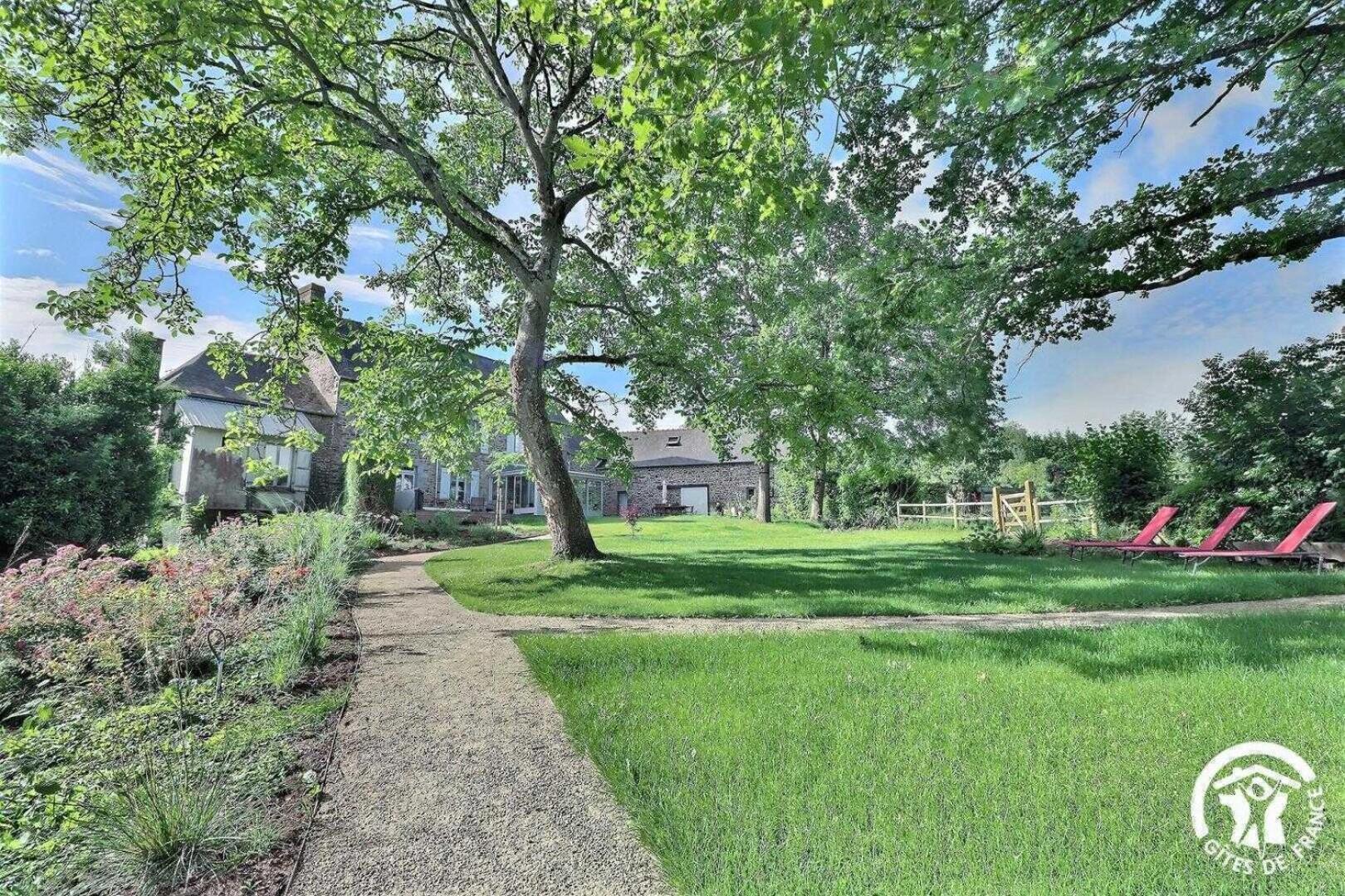 Le Jardin De Quercus Bed & Breakfast Bazouges-la-Perouse Exterior photo