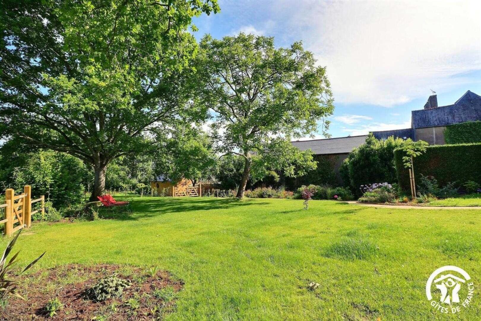 Le Jardin De Quercus Bed & Breakfast Bazouges-la-Perouse Exterior photo